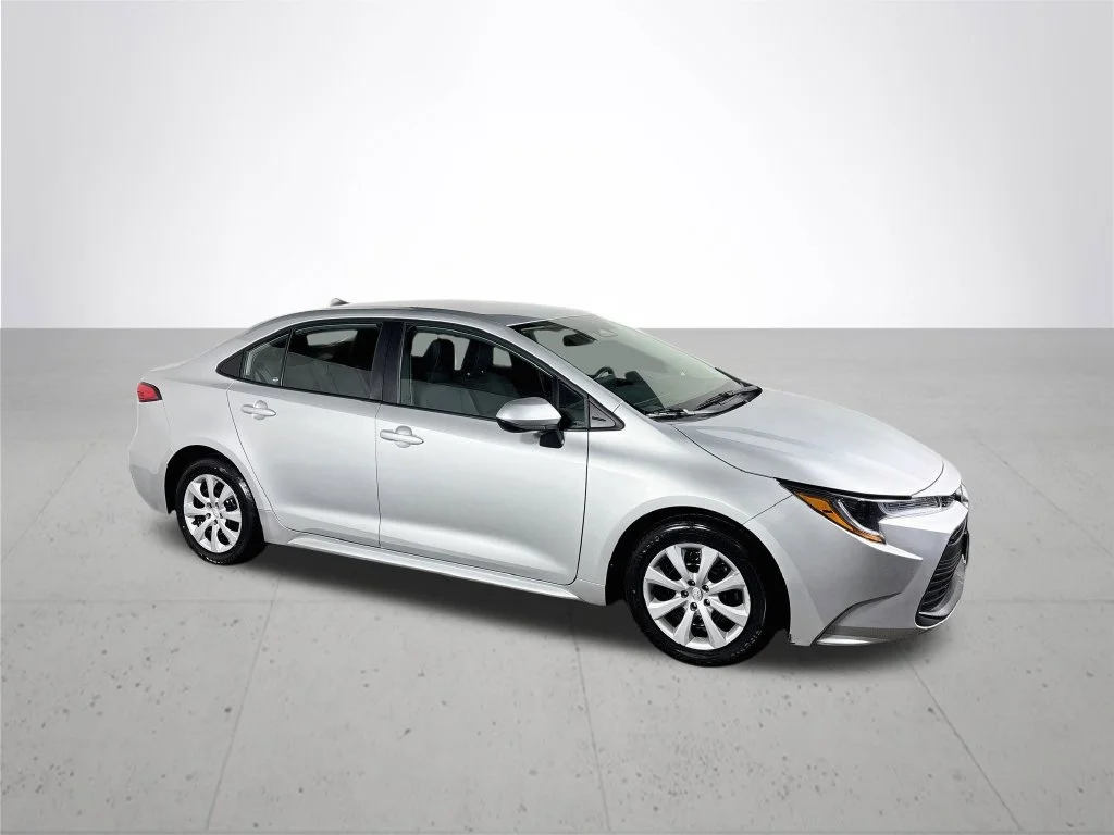 Used 2025 Silver Toyota LE image 4