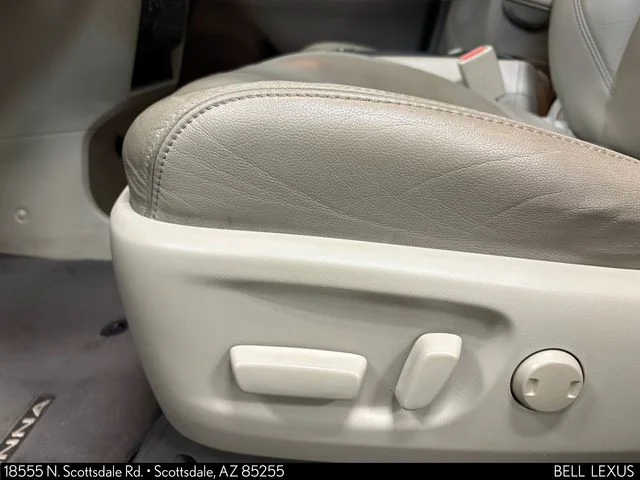 Used 2017  Toyota XLE image 11