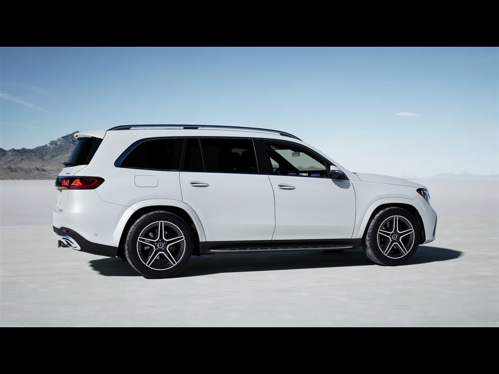 New 2027 MANUFAKTUR Moonlight White Metallic Mercedes-Benz GLS 450 image 13