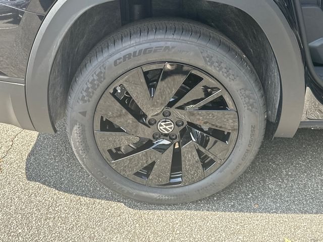 New 2026 Black Volkswagen 2.0T SE w/Technology image 17