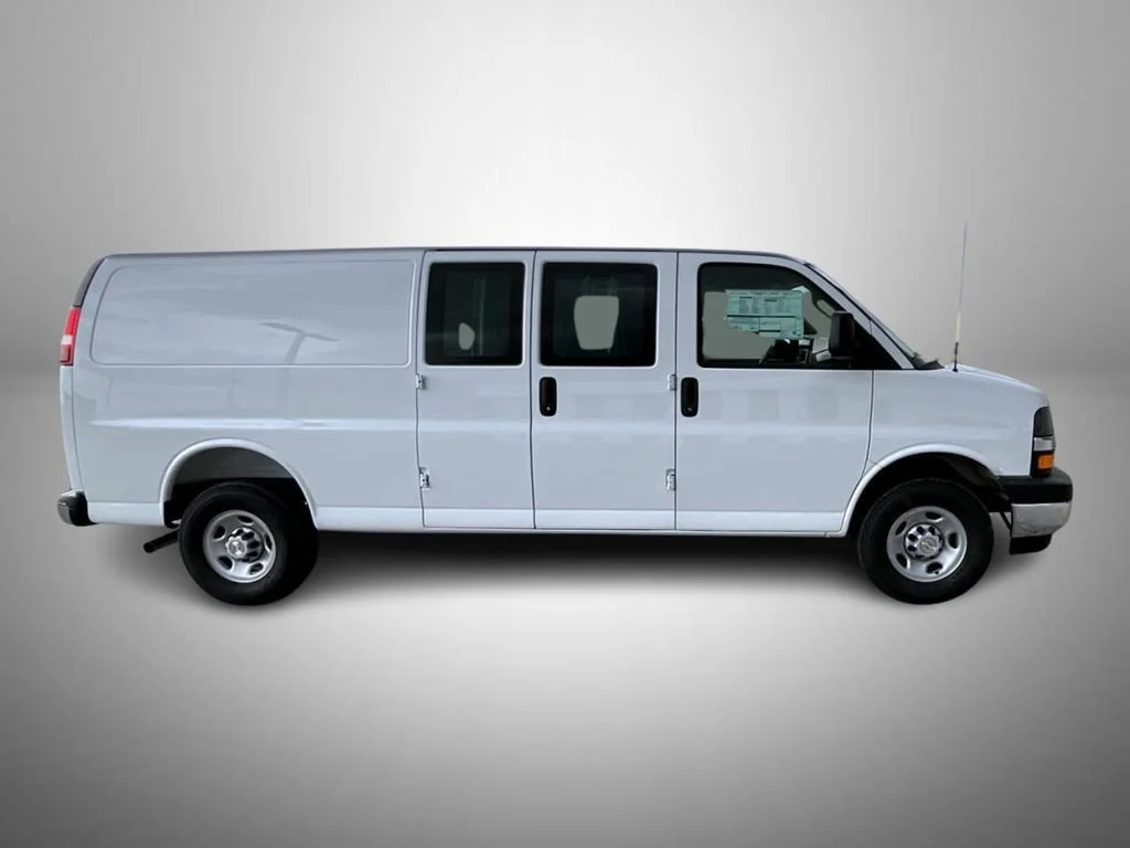 New 2026 Summit White Chevrolet 1WT image 4