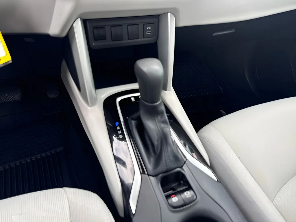 Used 2025 Beige Toyota L image 13
