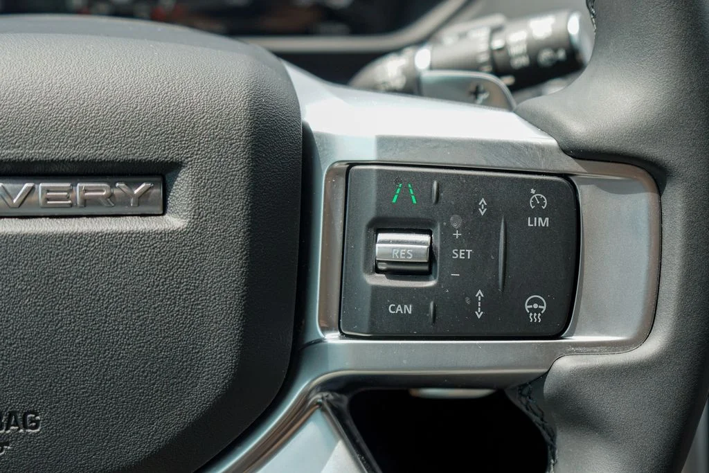 Used 2025 Black Land Rover Dynamic SE image 20