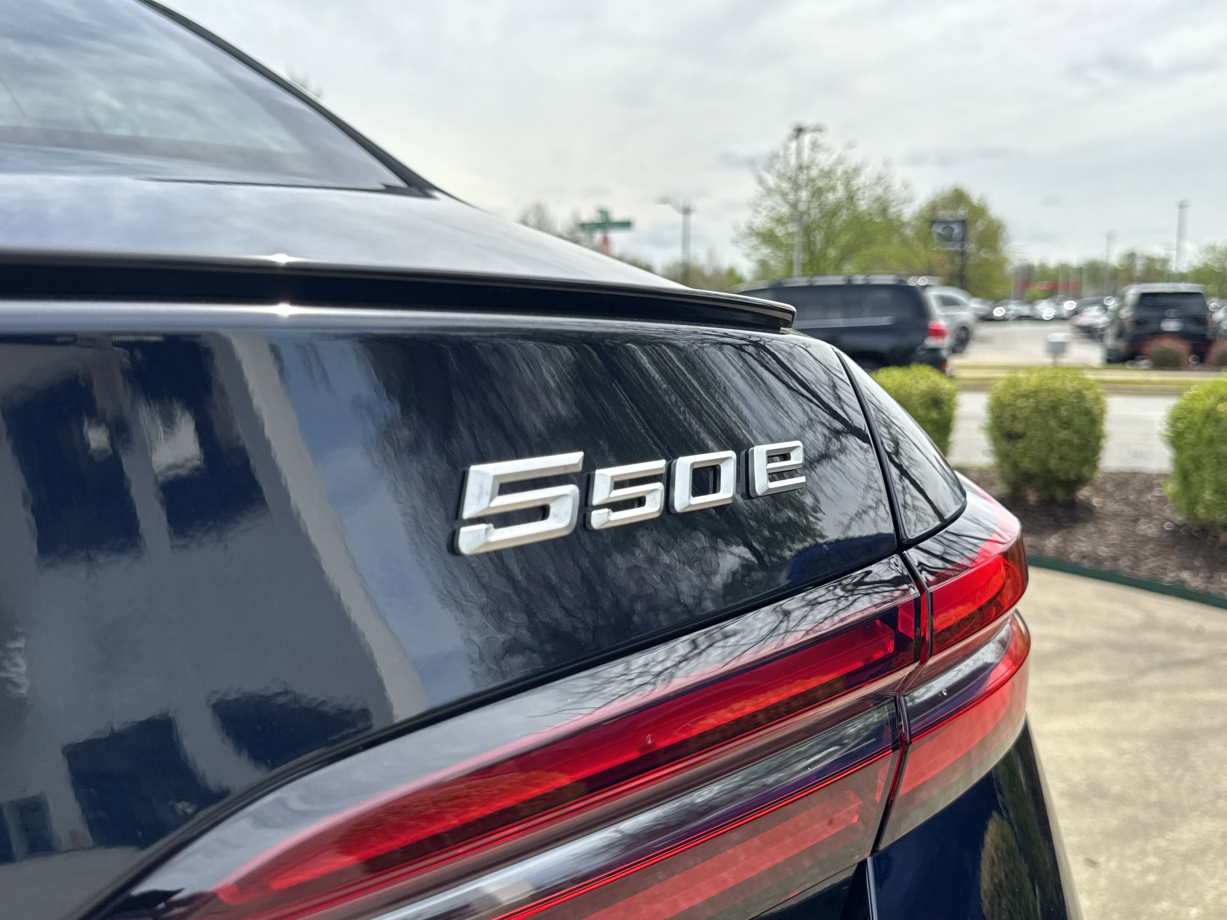 New 2026 CARBON BLACK BMW 550e xDrive image 7