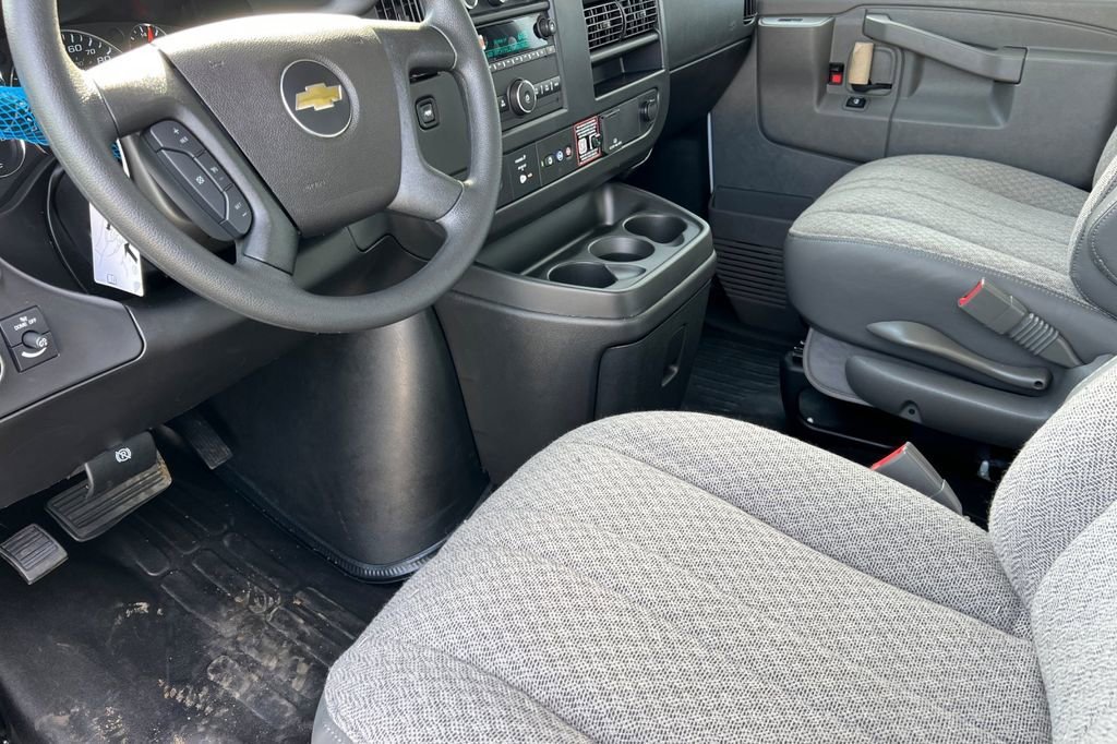 2025 Chevrolet Express Cargo Work Van - Photo 9