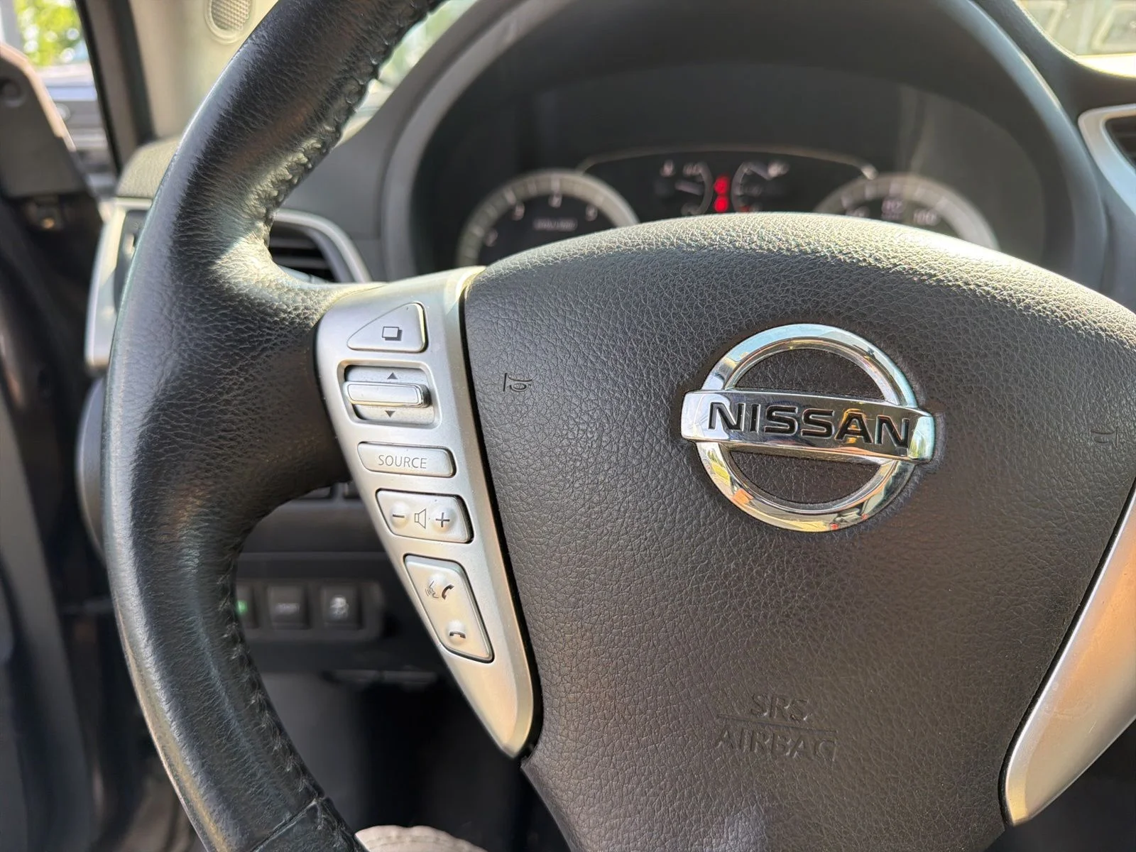 Used 2015 Silver Nissan SV image 18