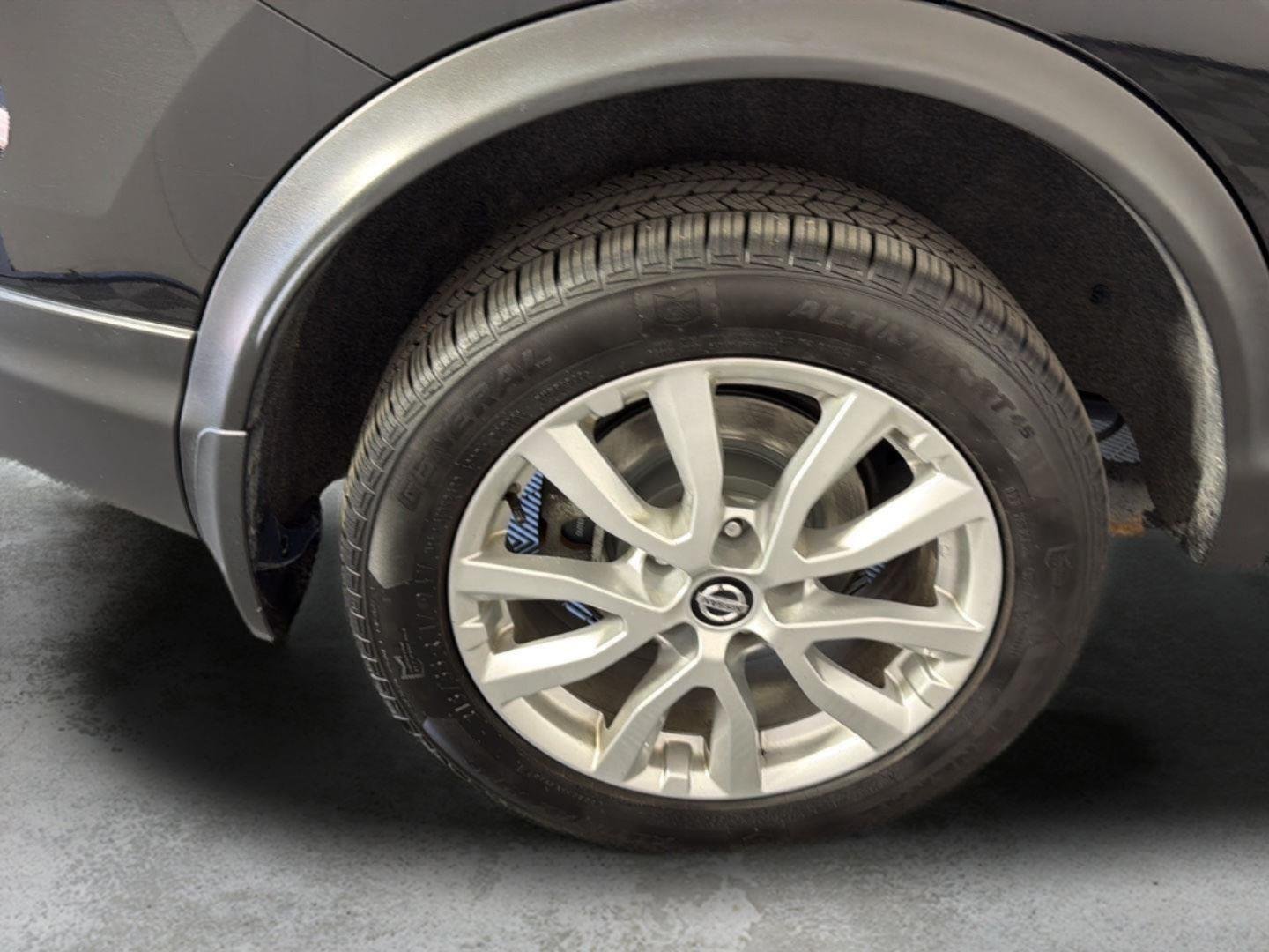 Used 2022 Magnetic Black Pearl Nissan SV image 14