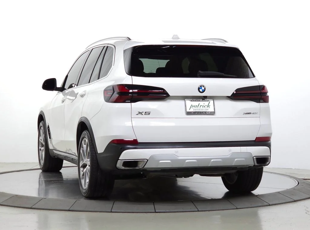 Used 2025 White BMW xDrive40i image 3