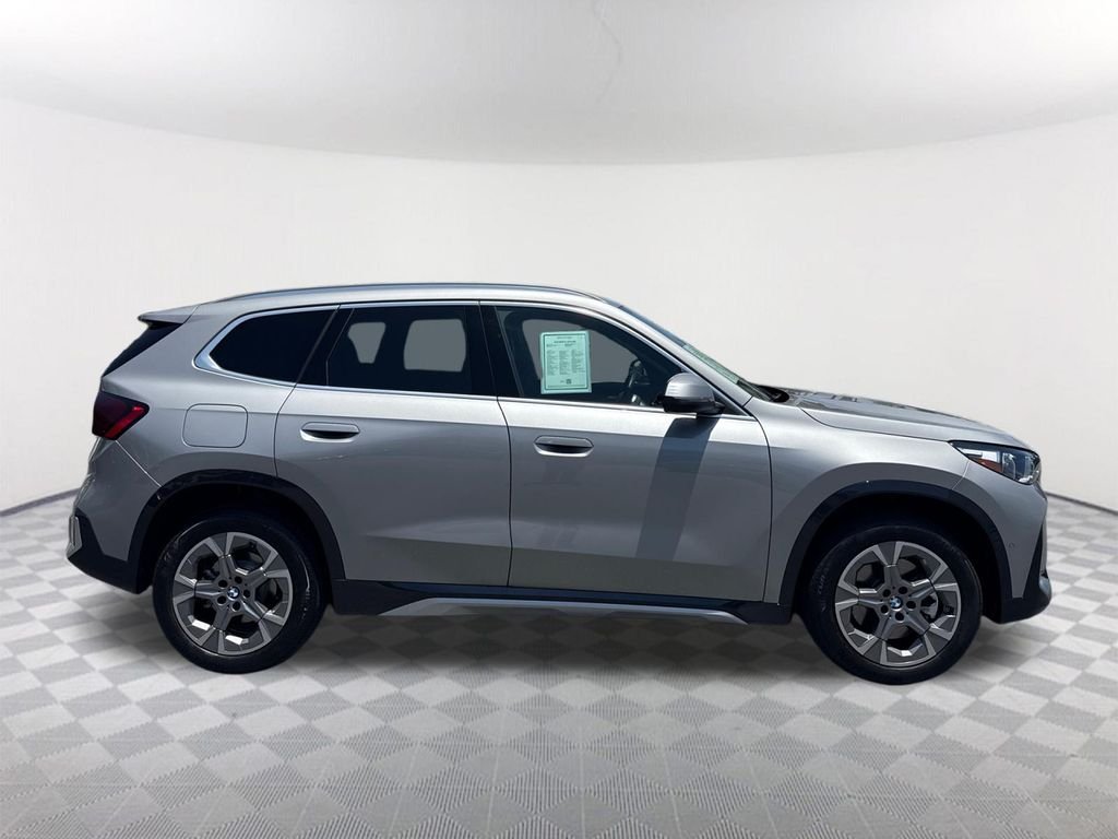 Used 2025 Silver BMW xDrive28i image 3