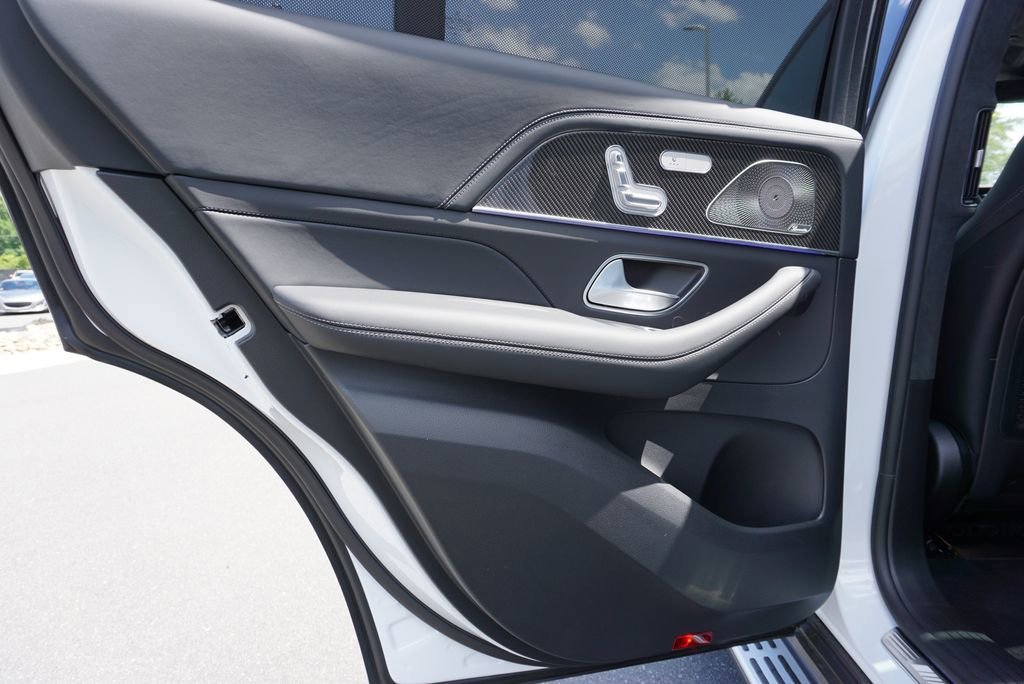New 2026 MANUFAKTUR Moonlight White Metallic Mercedes-Benz GLE 63 S AMG® image 103