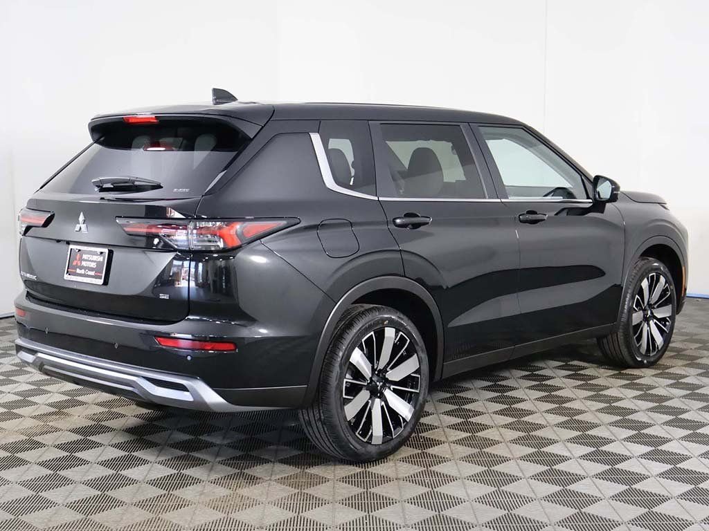 2025 Mitsubishi Outlander SE - Photo 12