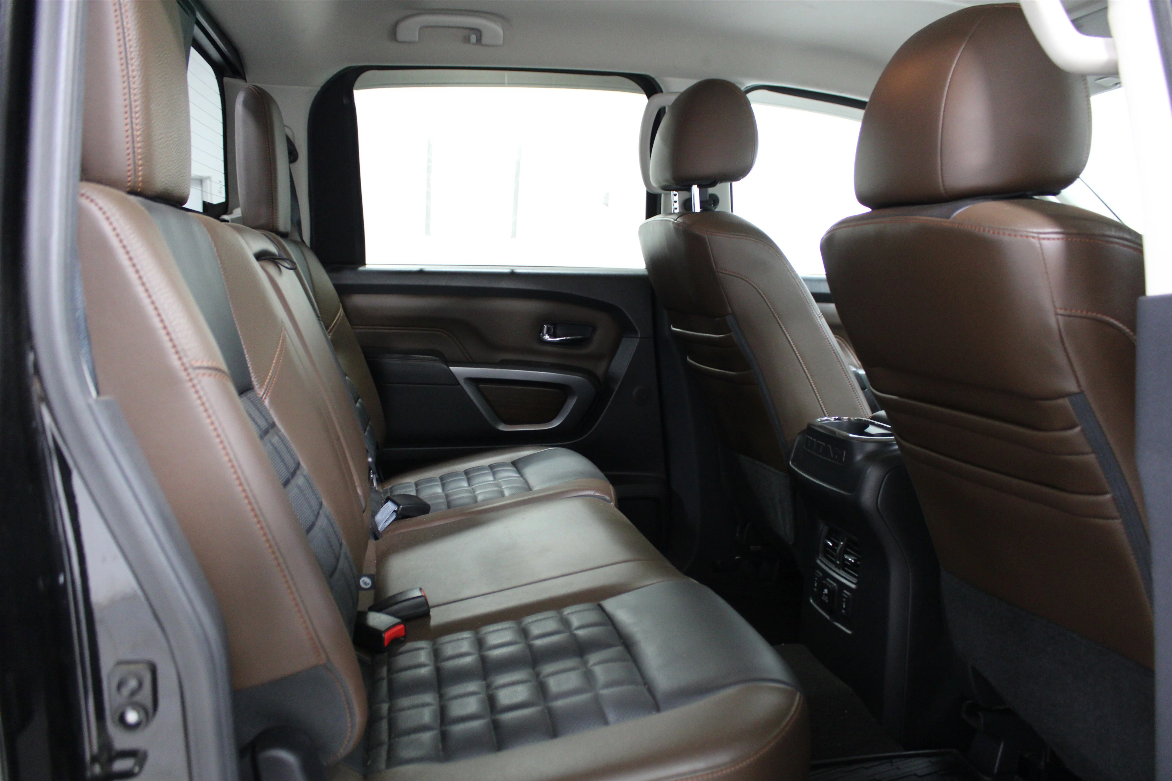 Used 2016 Magnetic Black Nissan Platinum Reserve image 21
