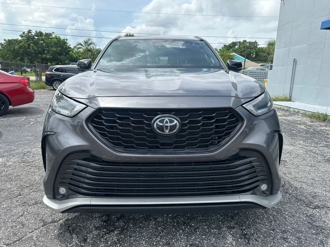 Used 2022 Gray Toyota XSE image 5