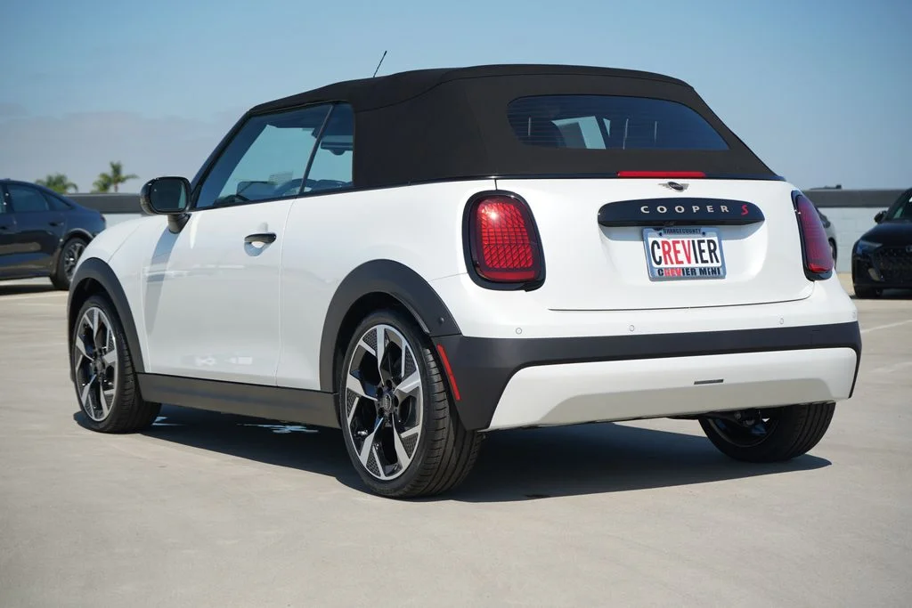 New 2026 White MINI Signature Plus image 4