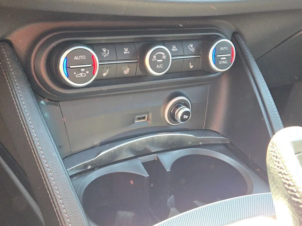 2024 Alfa Romeo Stelvio Veloce - Photo 29