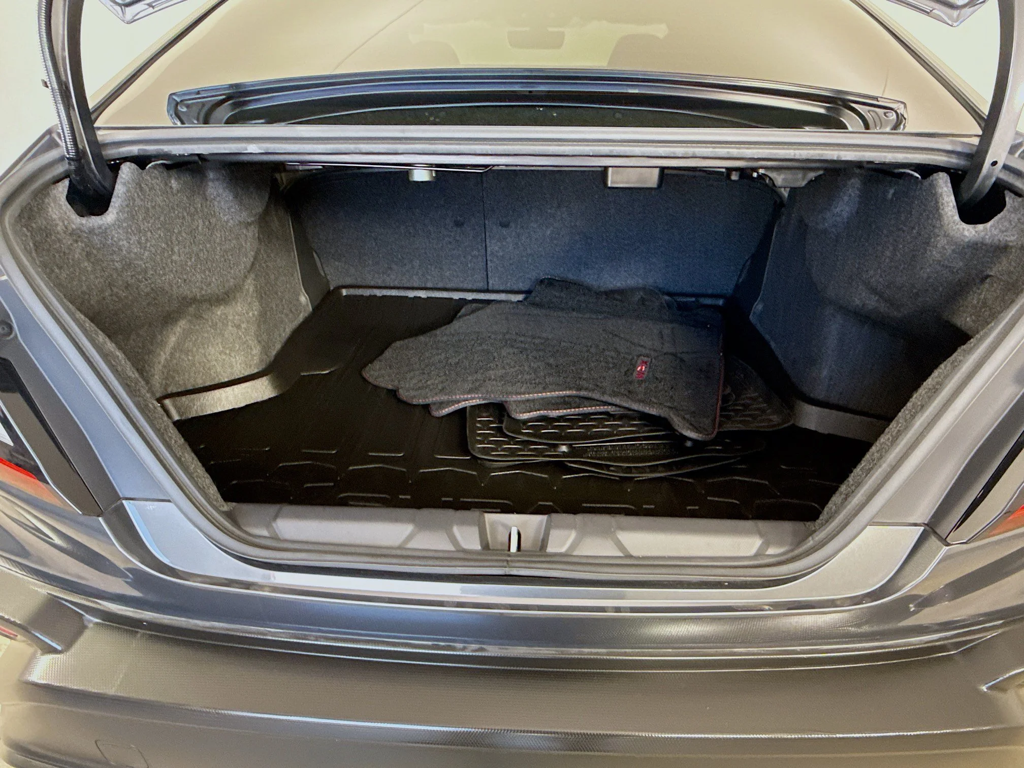 Used 2023  Subaru Premium image 27