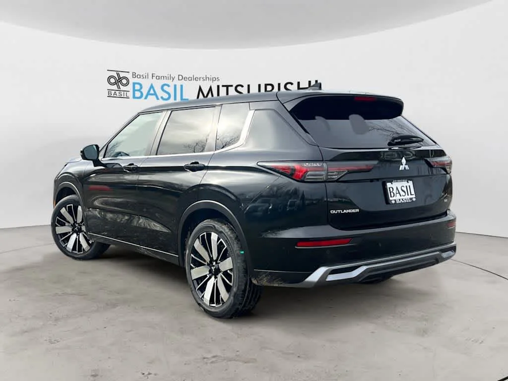 New 2026 Labrador Black Pearl Mitsubishi SE image 5