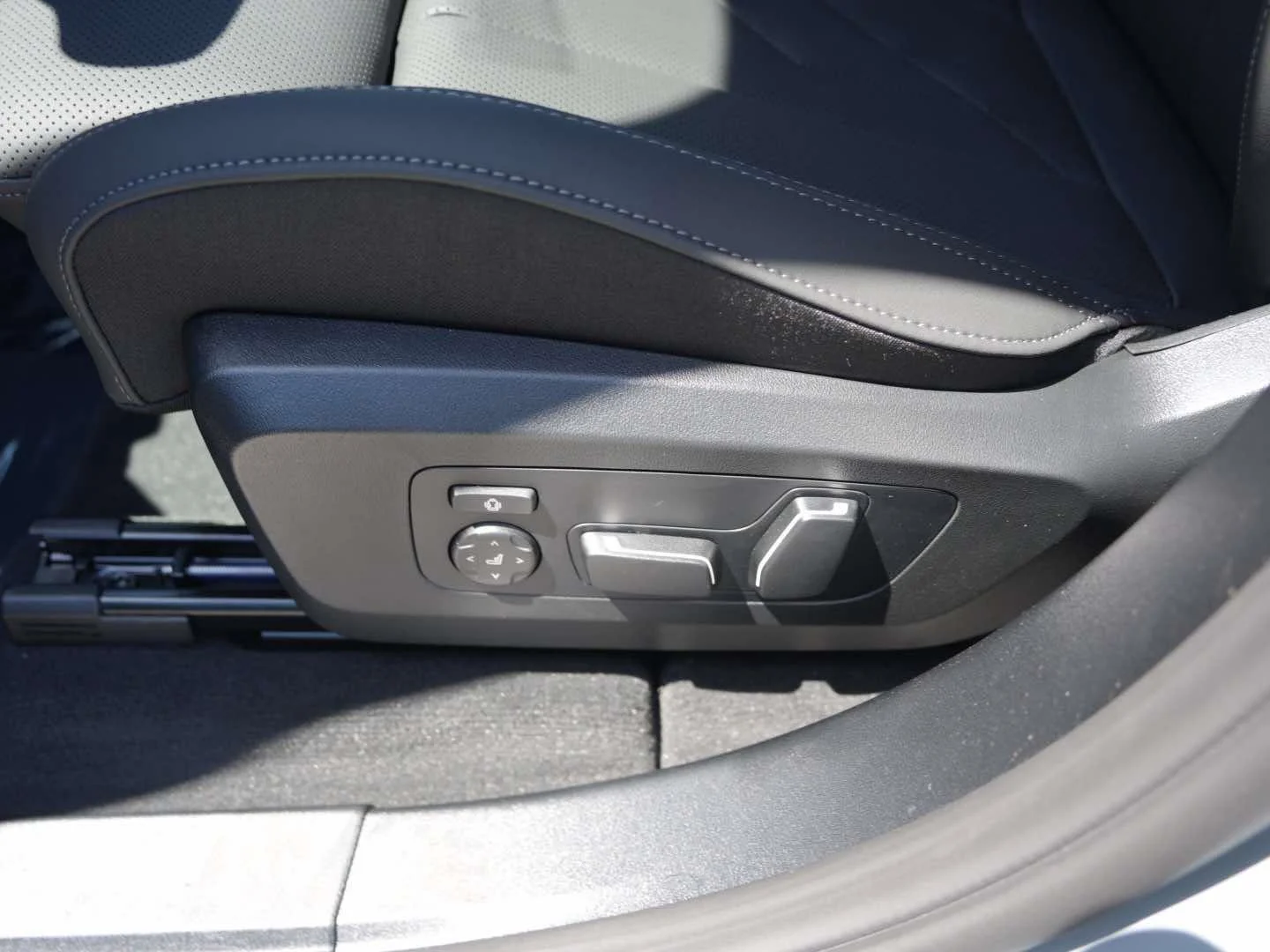 New 2026 Brooklyn Grey Metallic BMW 30 xDrive image 13