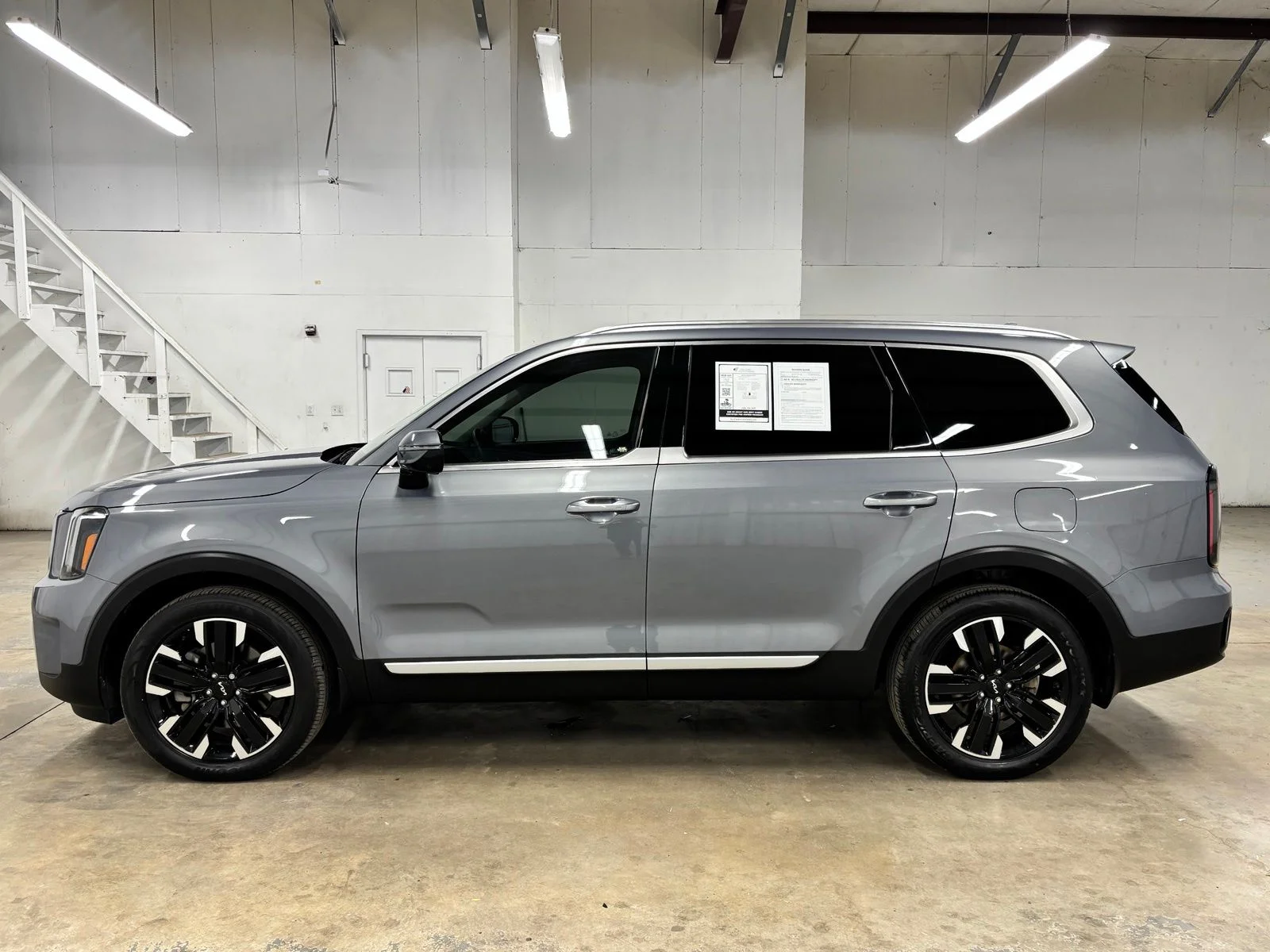 Used 2023 Silver Kia SX image 4