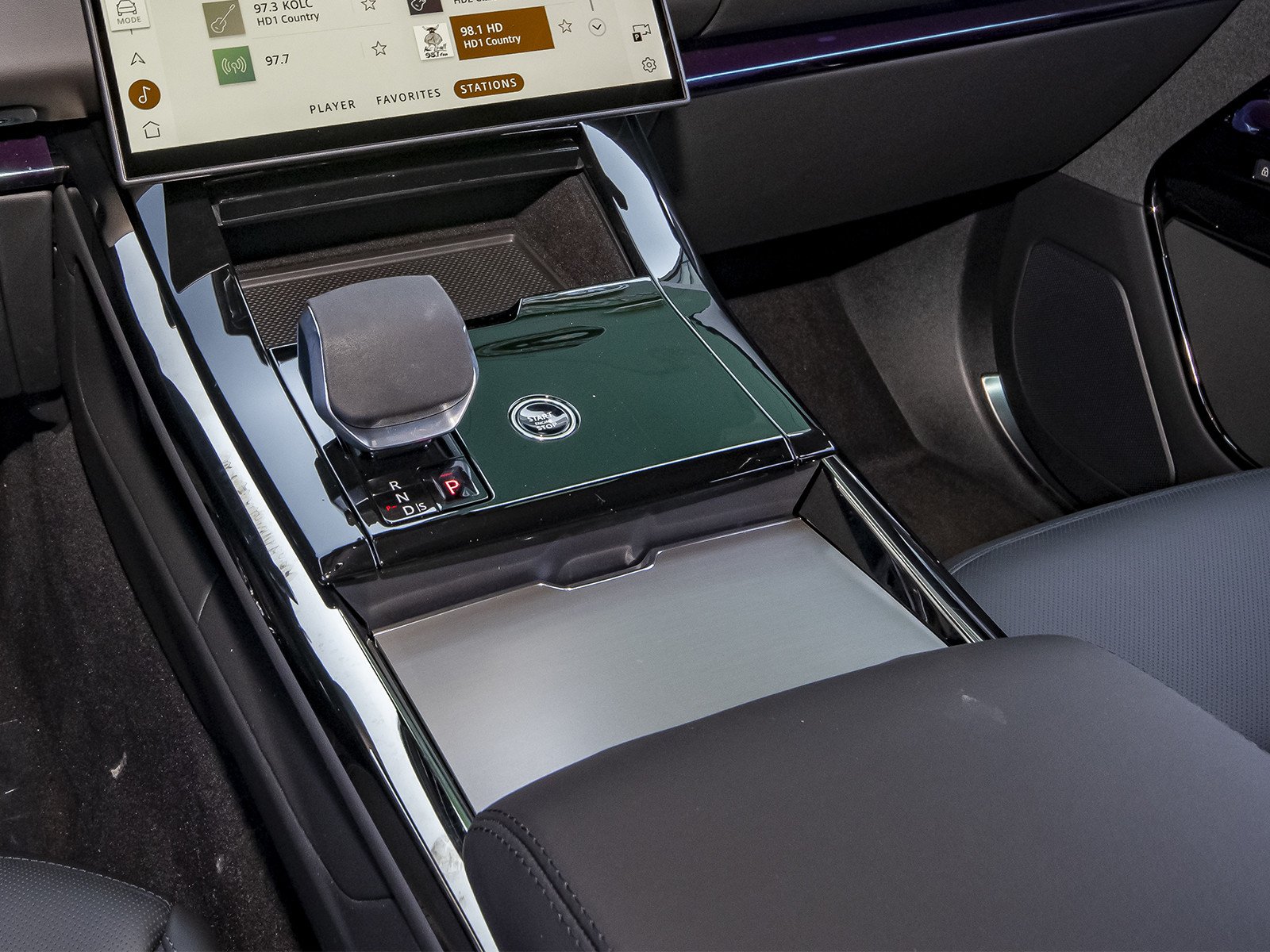 New 2026 Borasco Grey Land Rover SE image 31