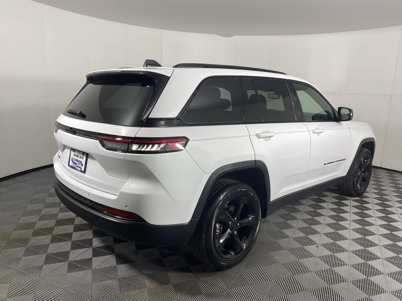 Used 2023 Bright White Clearcoat Jeep Altitude X image 5