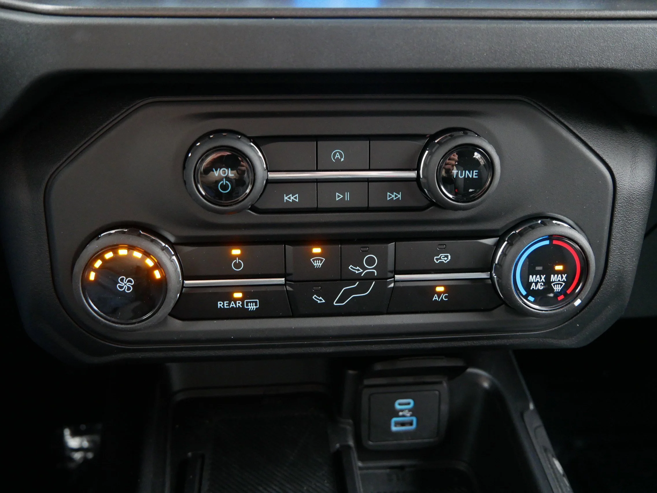 New 2025 Azure Gray Metallic Ford Base image 23
