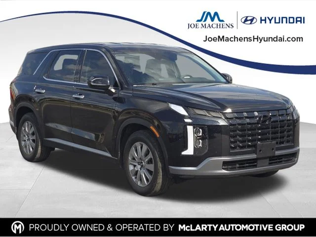 Used 2025 Black Hyundai SE image 7