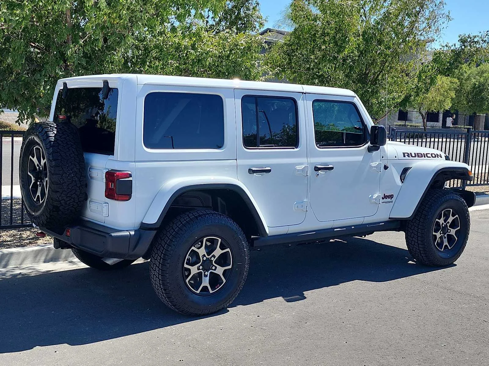 Used 2019 Bright White Clearcoat Jeep Rubicon image 8