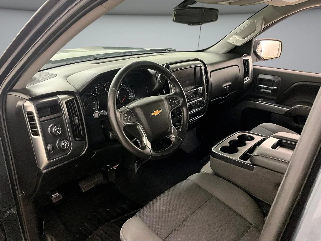 Used 2018 Gray Chevrolet LT image 17
