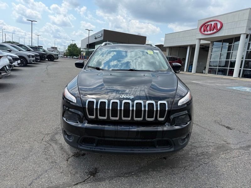 Used 2017 Black Jeep Latitude image 2