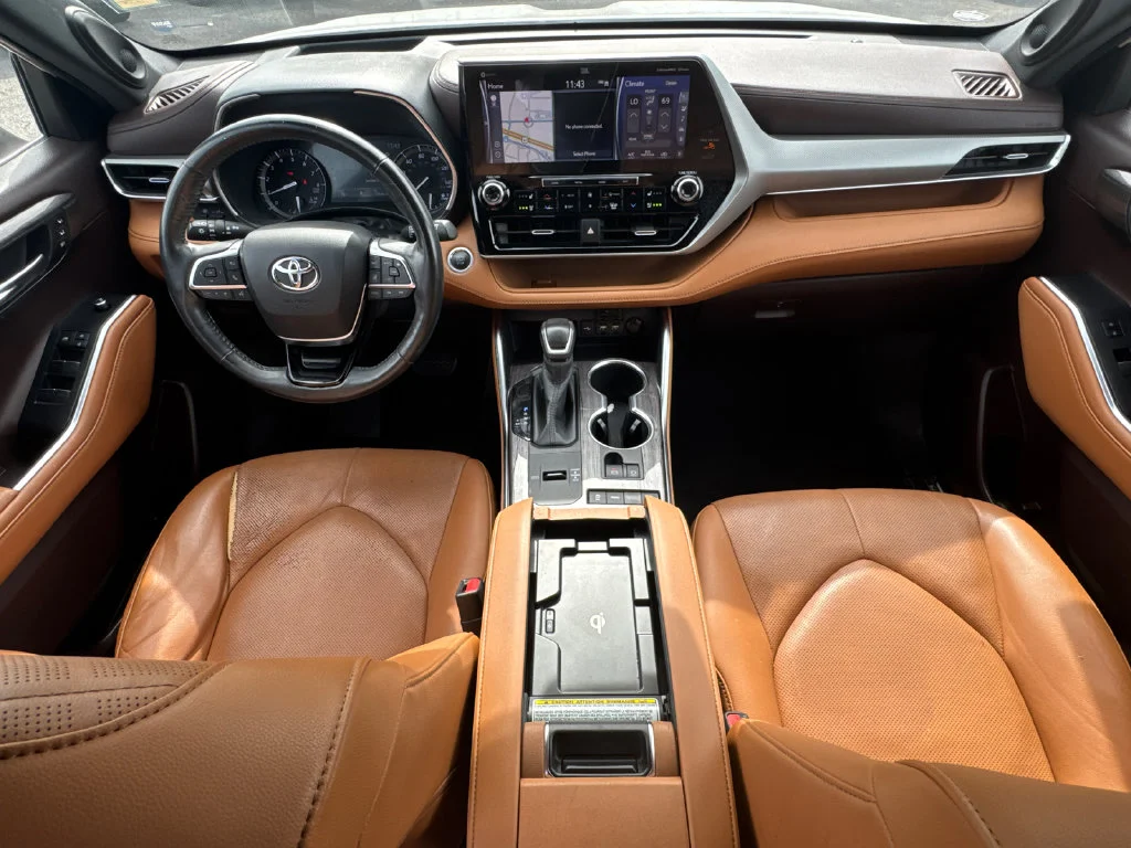 Used 2020 White Toyota Platinum image 23
