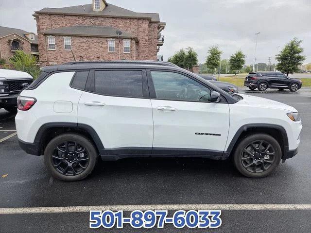 Used 2024 White Jeep Latitude image 4