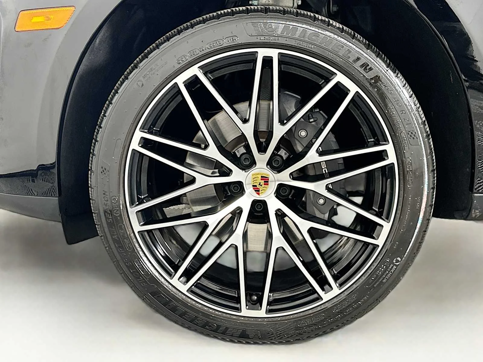 2025 Porsche Macan - Photo 33