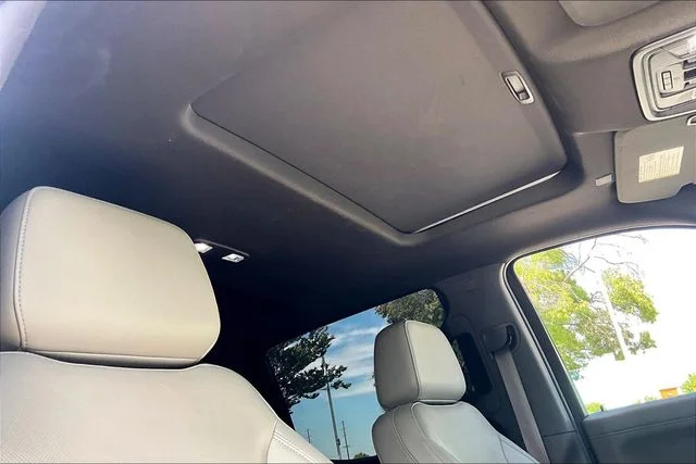 Used 2021 White Frost GMC SLT image 22