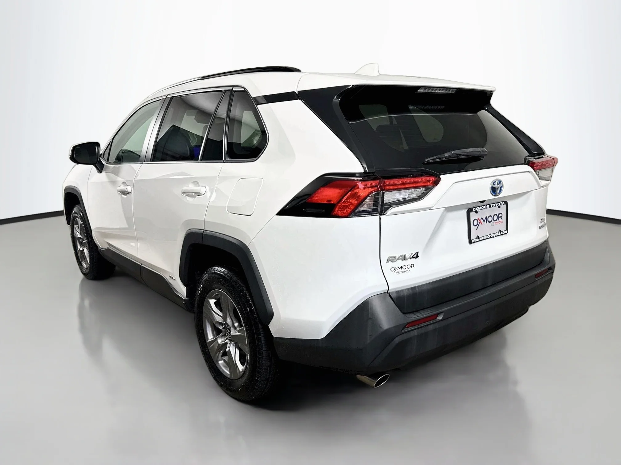 Certified Used 2023 Ice Cap Toyota Hybrid XLE image 5