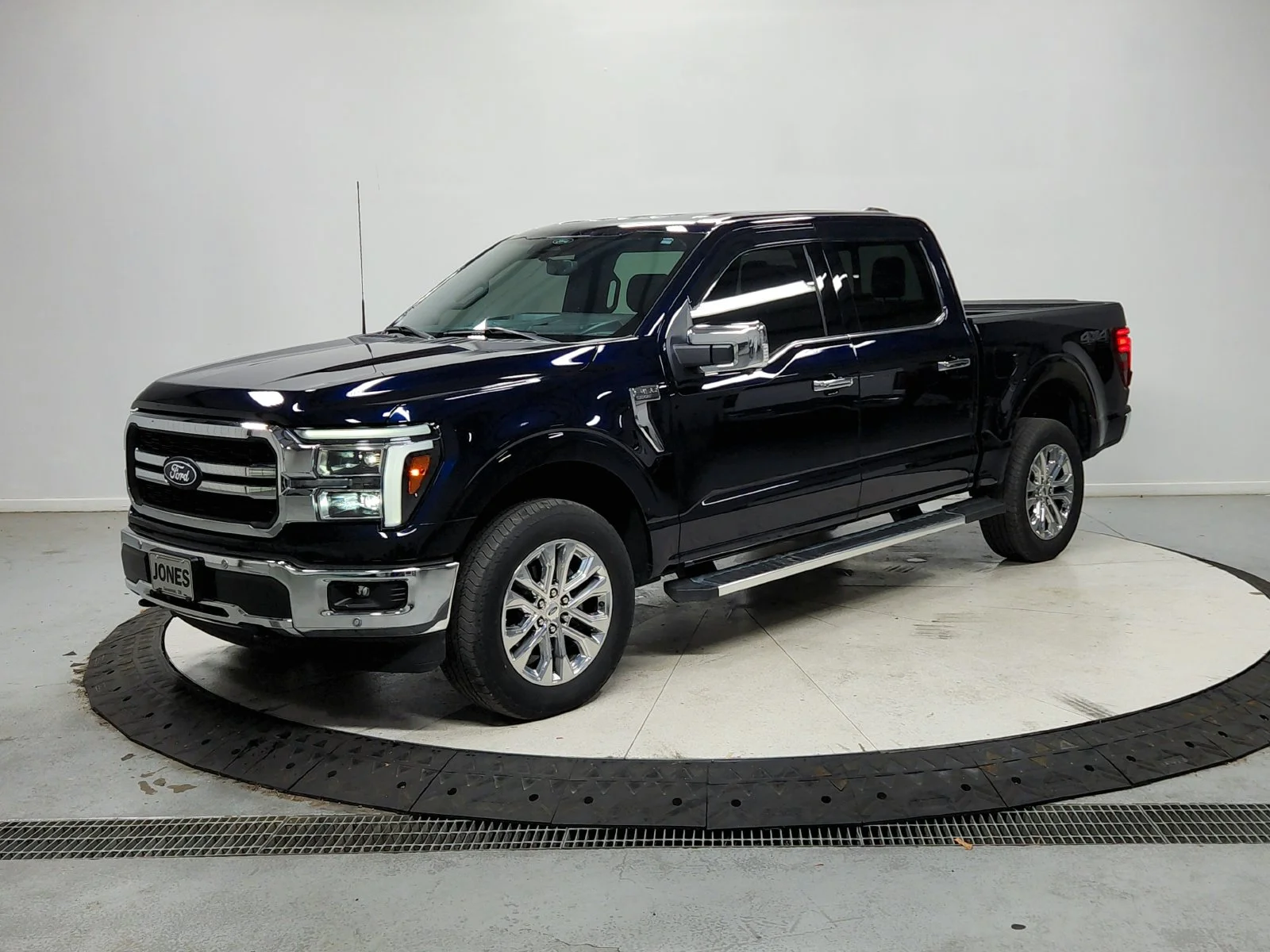 Used 2025 Blue Ford Lariat image 4