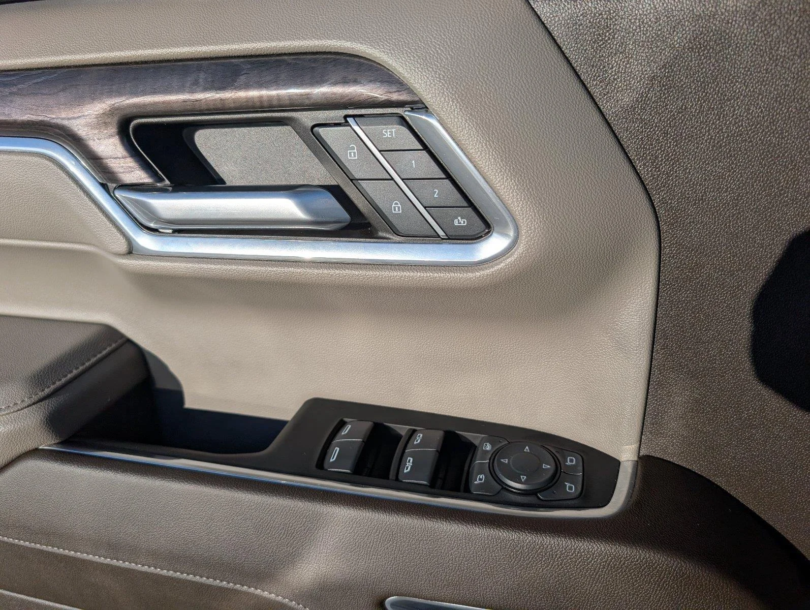 Used 2024 Iridescent Pearl Tricoat Chevrolet LTZ image 17