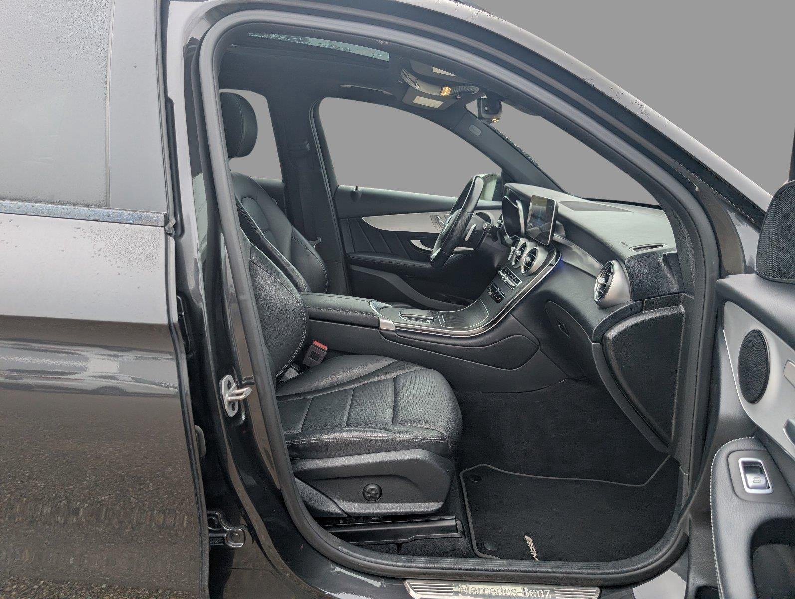 Used 2022 Graphite Grey Metallic Mercedes-Benz GLC 300 image 19