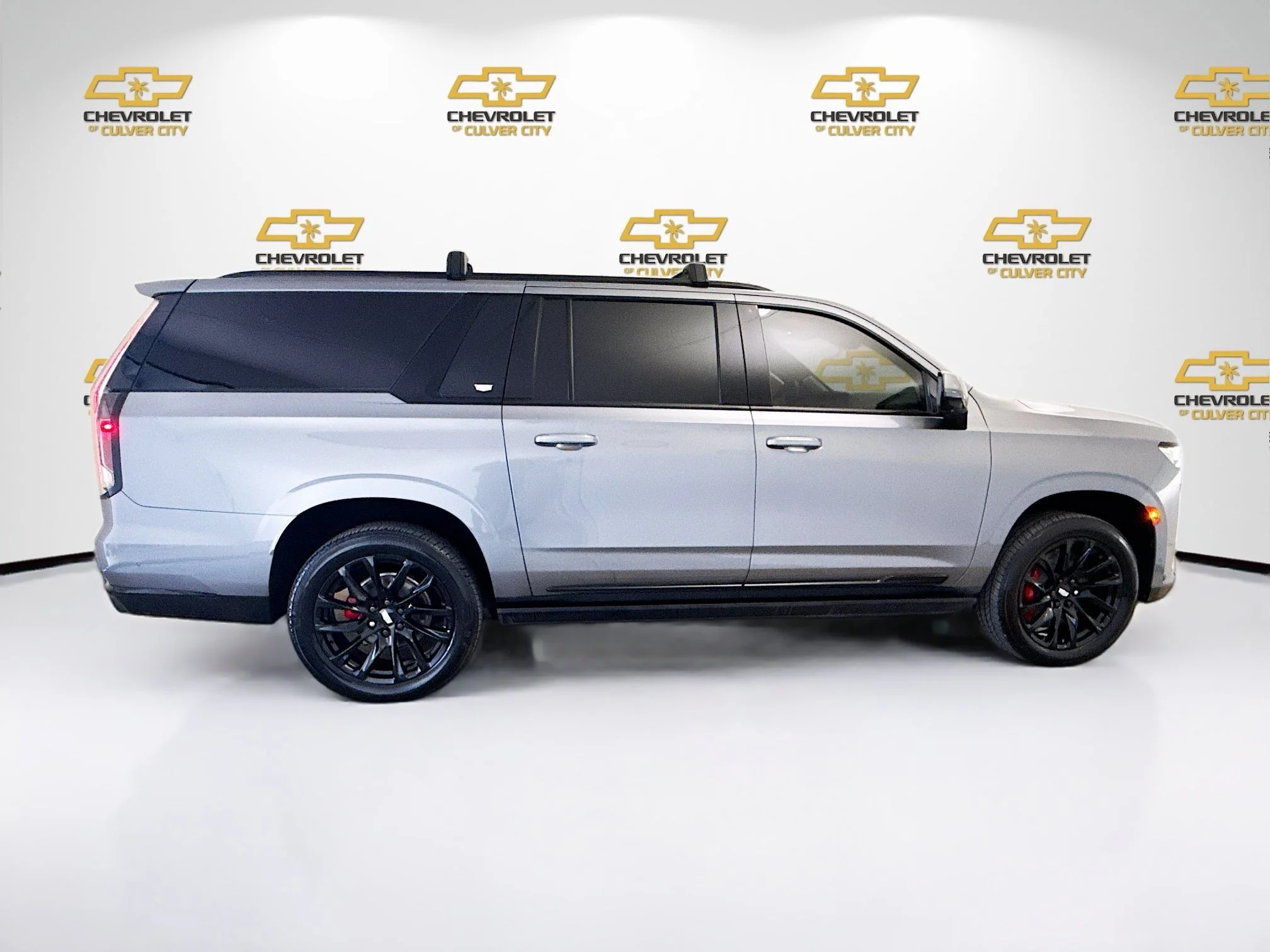 Used 2022 Satin Steel Metallic Cadillac Sport Platinum image 9