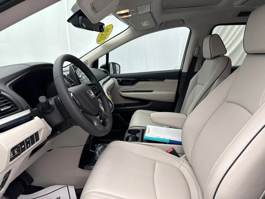 New 2026 Solar Silver Metallic Honda Touring image 18