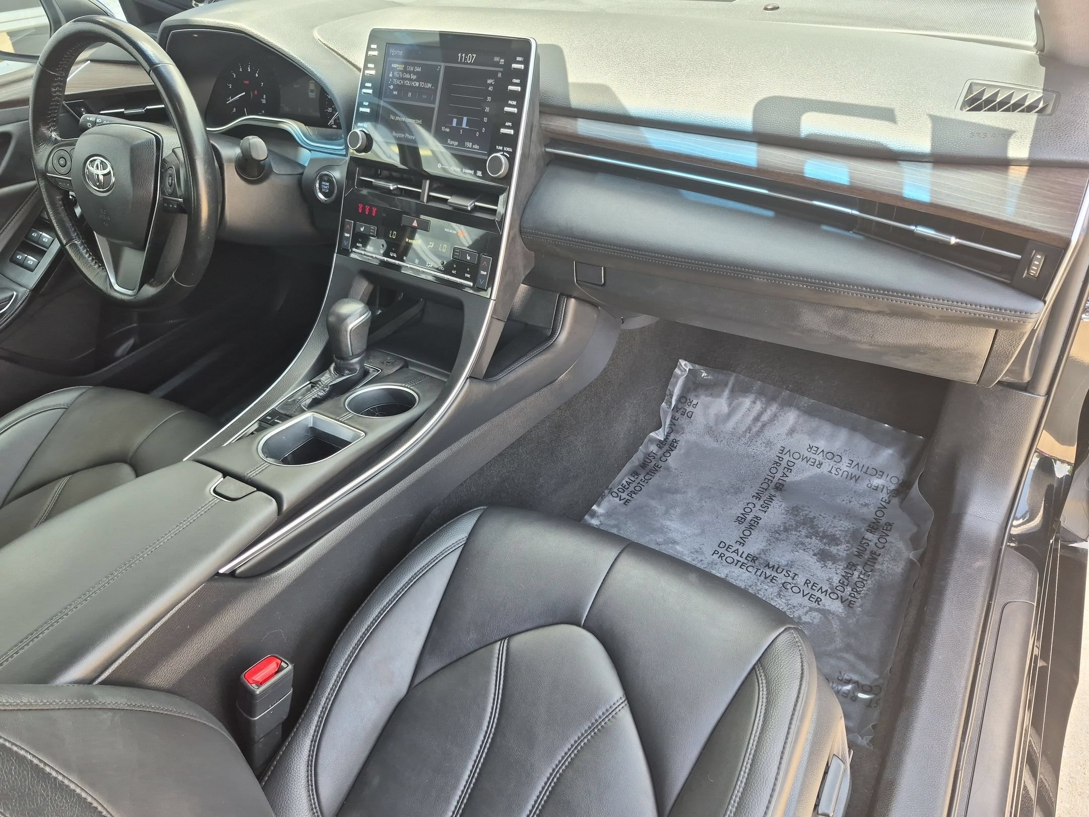 Used 2019 Midnight Black Metallic Toyota XLE image 30