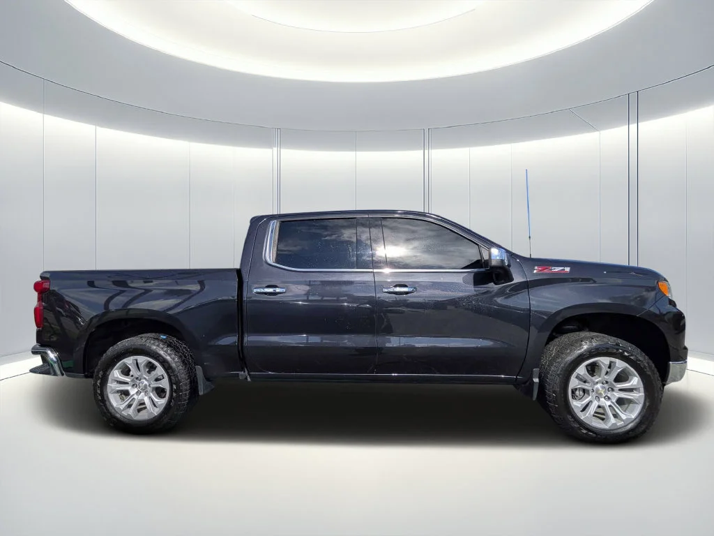 Used 2022 Gray Chevrolet LTZ image 3