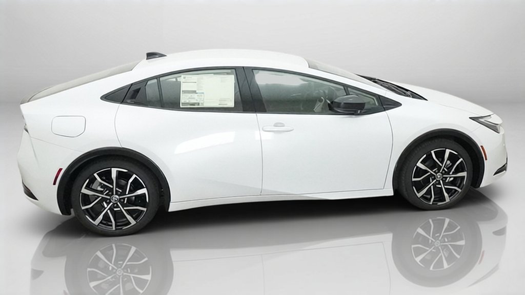 New 2026 Wind Chill Pearl Toyota XSE image 34