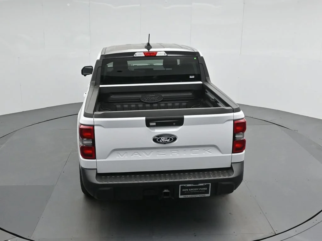 New 2026 Oxford White Ford Lariat image 41
