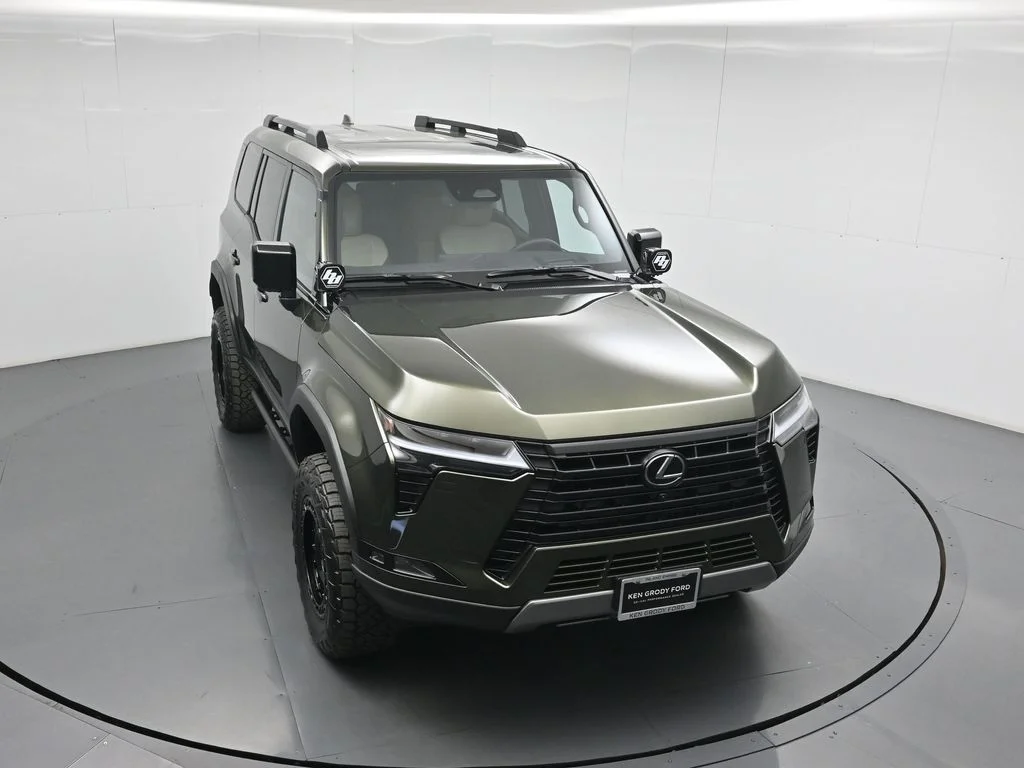 Used 2025 Green Lexus 550 Overtrail+ image 36