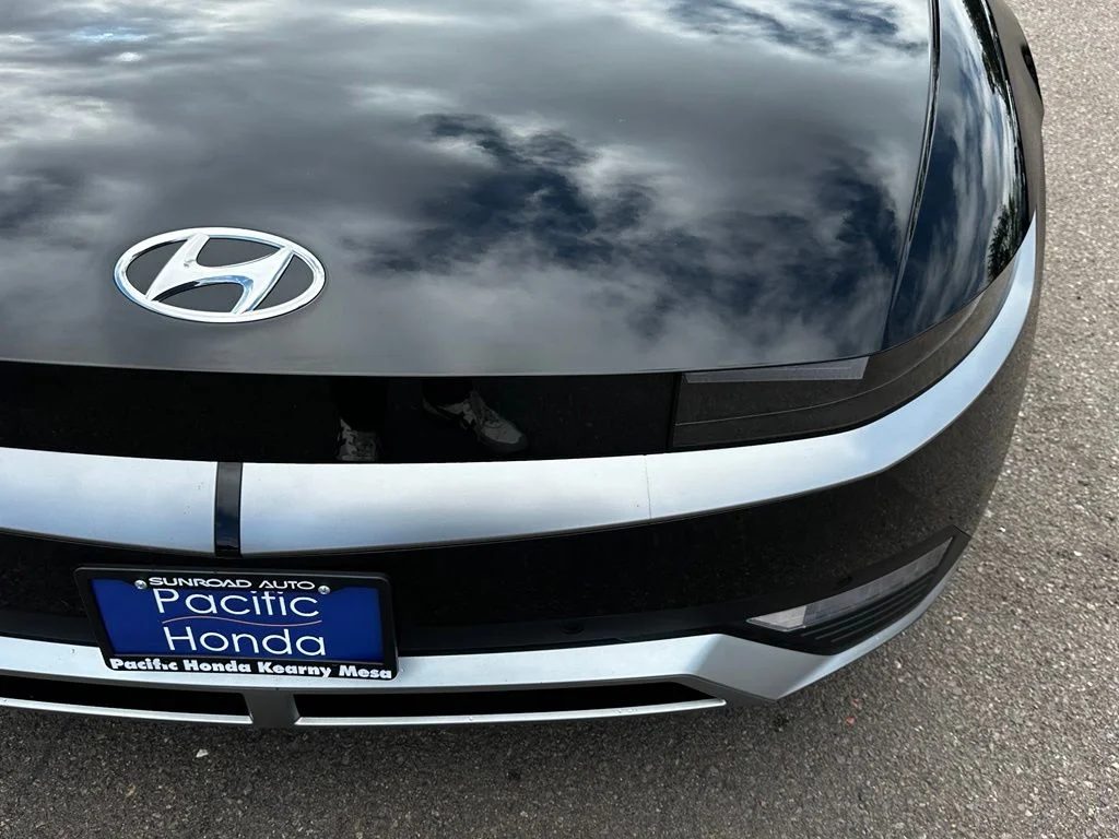 Used 2024 Black Hyundai SEL image 5