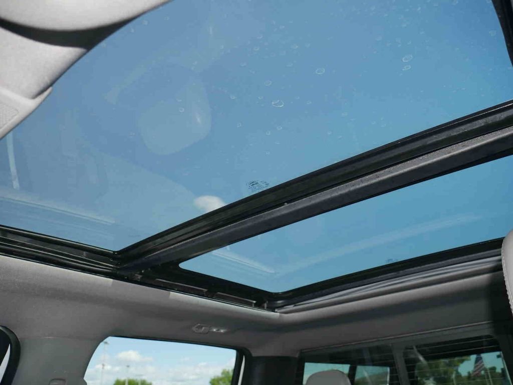 Used 2016 White Ford Lariat image 35