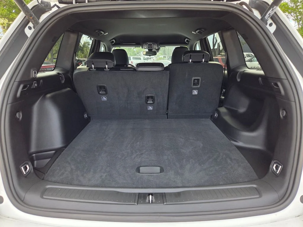 Used 2023 White Jeep Altitude X image 9
