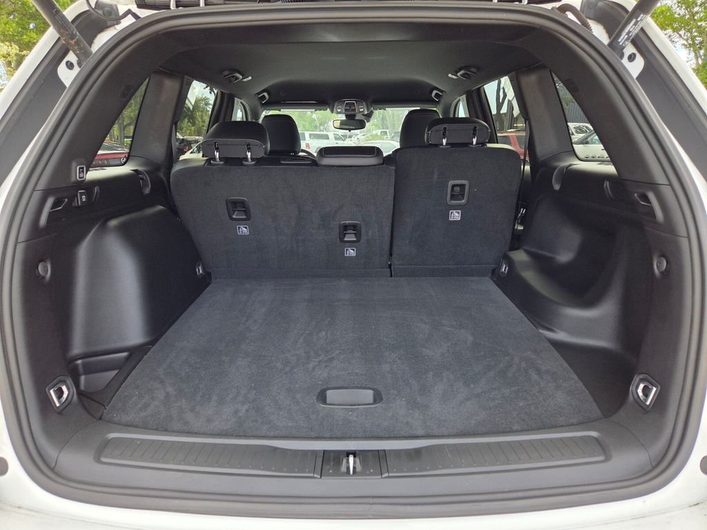 Used 2023 White Jeep Altitude X image 9