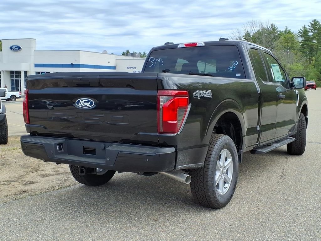 New 2026 Agate Black Metallic Ford XLT image 5